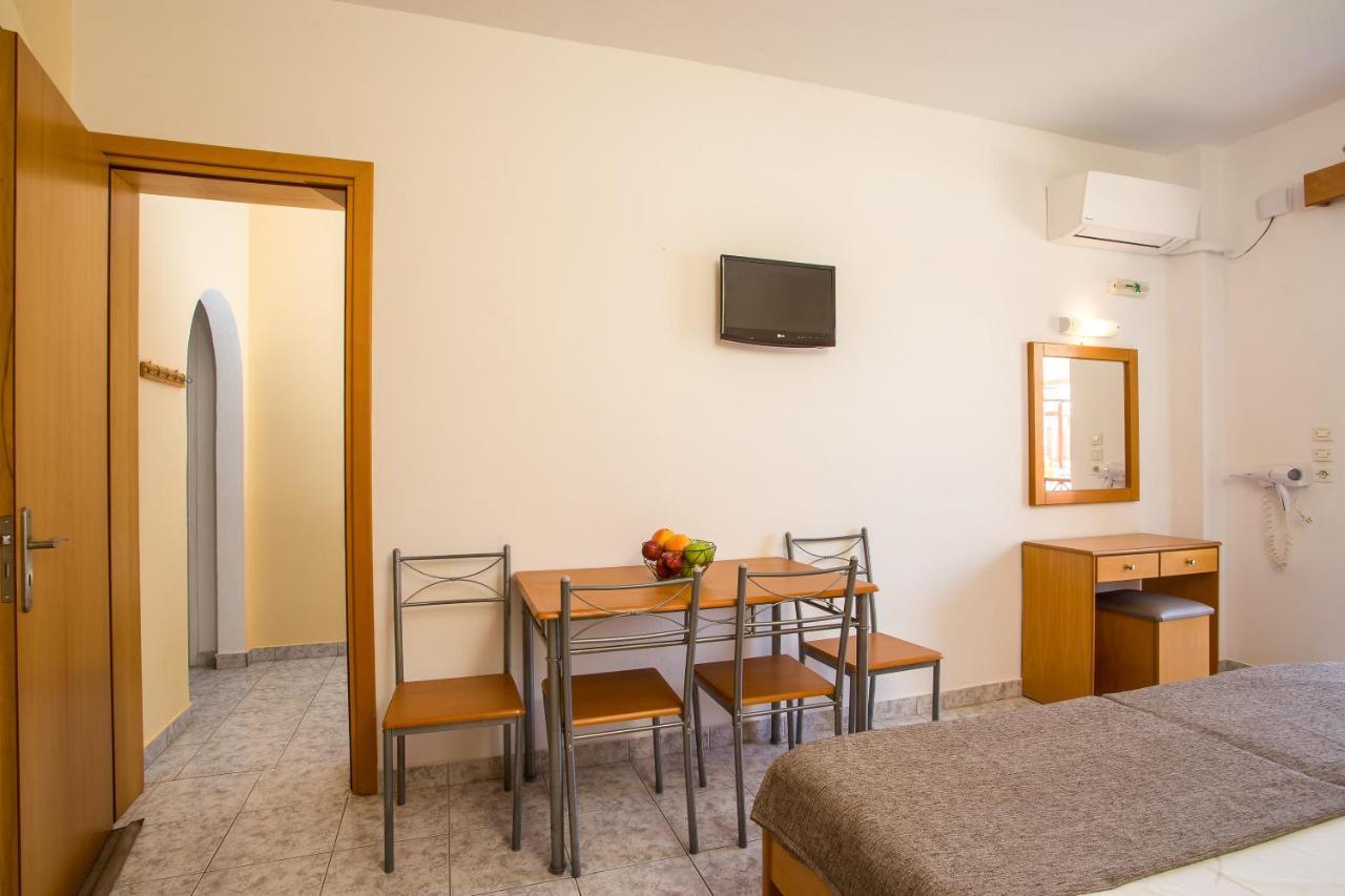 Dias Studios & Suites Faliraki Quarto foto