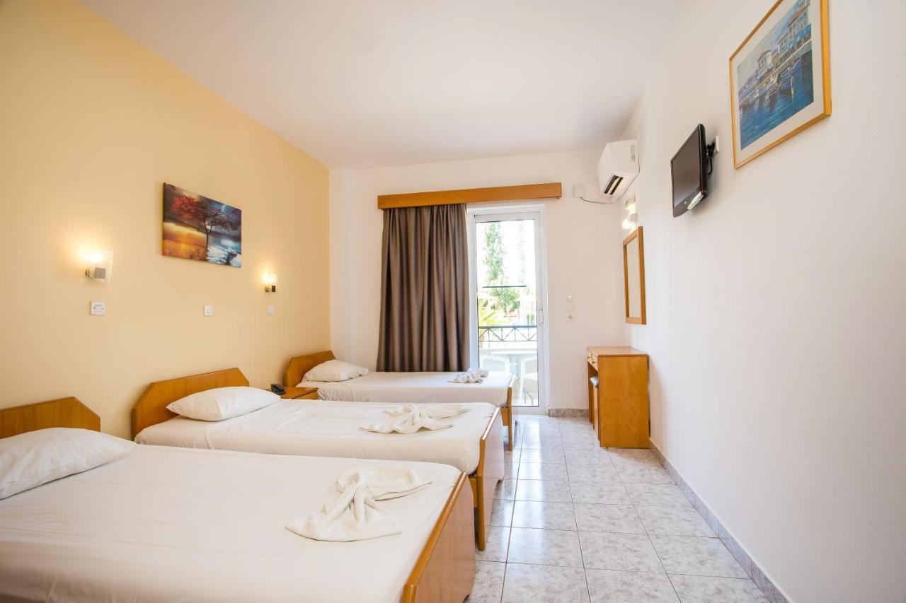 Dias Studios & Suites Faliraki Quarto foto